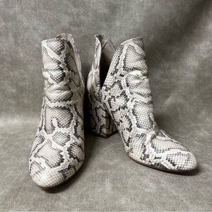 STEVE MADDEN
Women's Rookie Chop-Out Booties